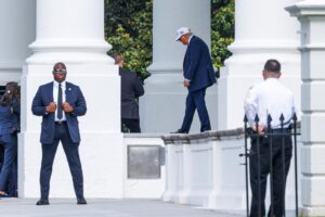 Trump cree que su plan fiscal recién aprobado va a impulsar a EE.UU. "como un cohete"