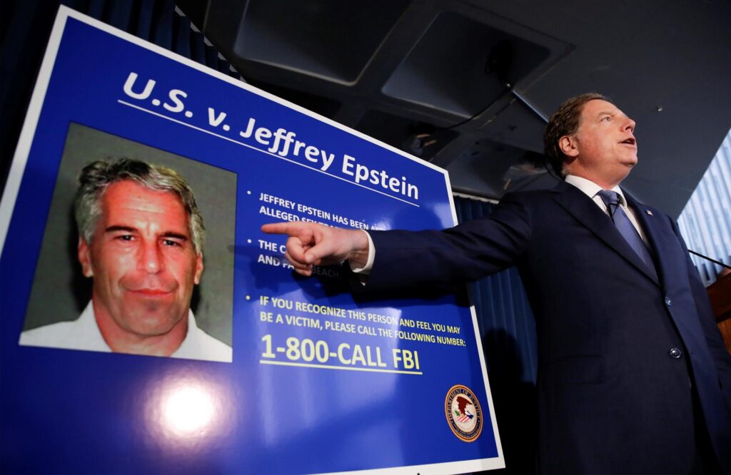 Trump dice que se debería publicar la información "creíble" del caso Epstein