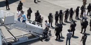 Trump entrega a Maduro a 250 venezolanos que habían sido encerrados en El Salvador