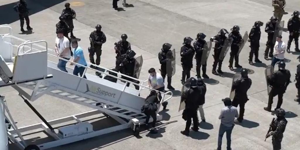 Trump entrega a Maduro a 250 venezolanos que habían sido encerrados en El Salvador