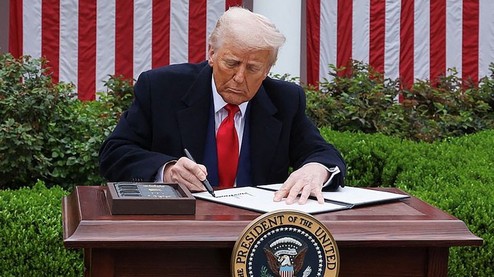 Trump fijó aranceles del 25 al 40 % a una docena de países desde agosto