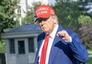 Trump grava las importaciones de Japón y Corea del Sur con un arancel del 25% y avisa de castigos si responden | europapress.es