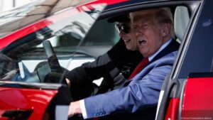 Trump llama "tren descarrilado" a Musk y ataca a su partido – DW – 07/07/2025