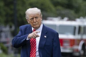 Trump pretende fijar un arancel mínimo del 15% al 20% para los productos de la UE, según ‘FT’ | europapress.es