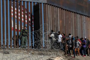 ÚLTIMA HORA | Juez de EEUU bloquea política de Trump que impide a migrantes pedir asilo en la frontera sur - AlbertoNews