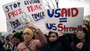 Un 56 % de estadounidenses desaprueba la gestión migratoria de Trump, según encuesta