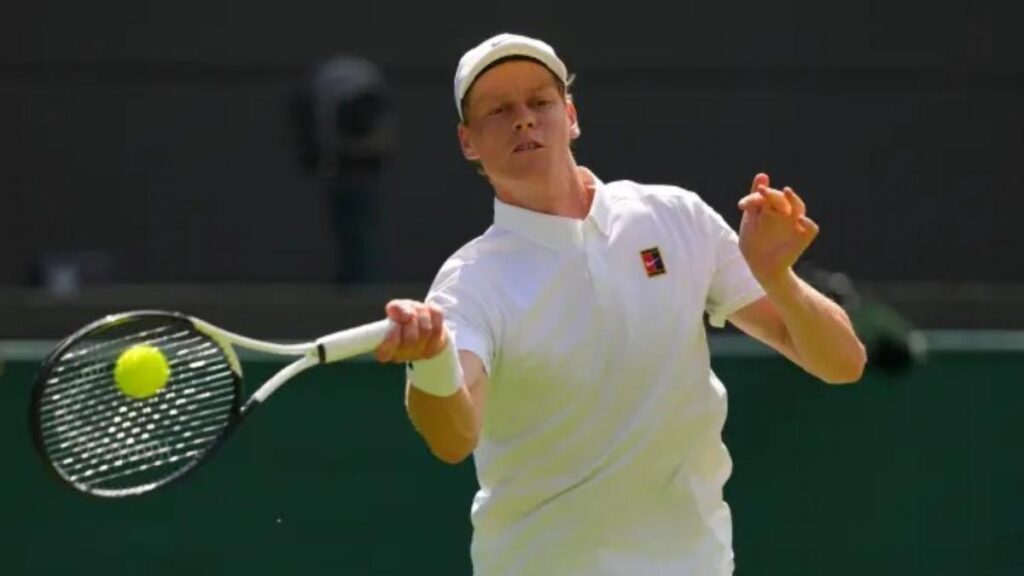 Un Sinner sin fisio ni preparador físico arranca Wimbledon arrasando