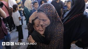 Un contratista de ayuda humanitaria le dice a la BBC que vio a compañeros suyos disparar contra palestinos hambrientos en Gaza