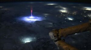 Una astronauta de la NASA descubre un espectacular 'duende' atmosférico captado desde la órbita