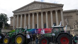 Una ley que reautoriza un herbicida prohibido desata una protesta inédita en Francia