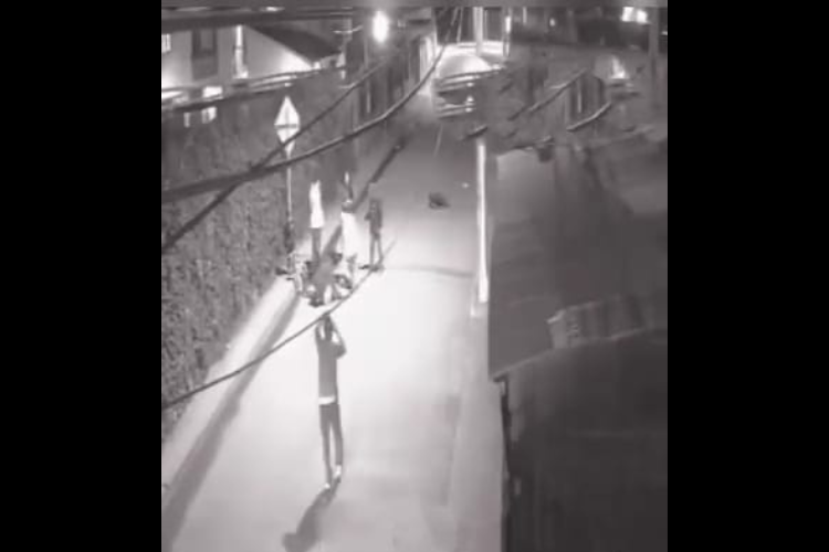 Una niña murió tras ser arrollada por un furgón mientras montaba bicicleta