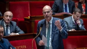 Una ola de suicidios en la Administración pública de Francia enciende las alarmas y despierta viejos fantasmas | elperiodico.com