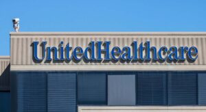 UnitedHealth cae en bolsa tras reconocer su colaboración con el Gobierno de EEUU en una investigación por fraude sanitario