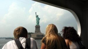 VIAJAR EEUU | Trump contra el turista: EEUU podría perder hasta 29.000 millones de dólares por la falta de visitantes | elperiodico.com