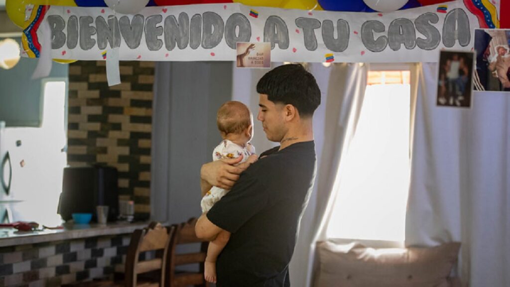 Venezolanos transforman el «terror» del Cecot en música