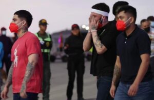 Venezuela hace canje de 10 estadounidenses a cambio de 252 venezolanos detenidos en El Salvador