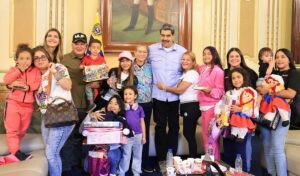 Venezuela recibió a siete de los 31 niños que denuncia como «secuestrados» en EE.UU.