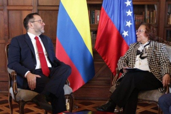 Venezuela reitera a Colombia la necesidad de "potenciar" una zona económica binacional