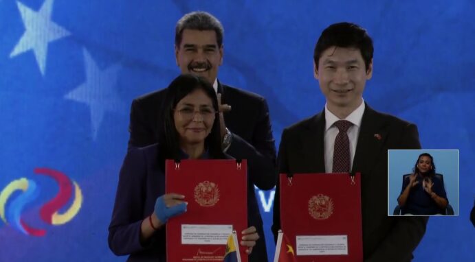 Venezuela y China firman acuerdo para desarrollar proyectos de Inteligencia Artificial (IA) - AlbertoNews