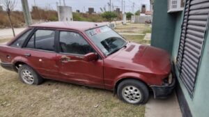 Vio el carro de su pareja en la casa de la ex y los celos la llevaron a la peor venganza