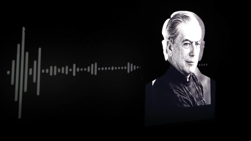 Visitantes a Feria de Libro de Lima exploran el 'método Vargas Llosa' en muestra inmersiva