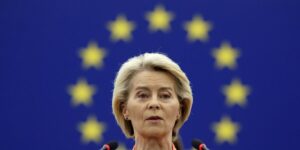 Von der Leyen acusa a los «extremismos» de promover la moción de censura