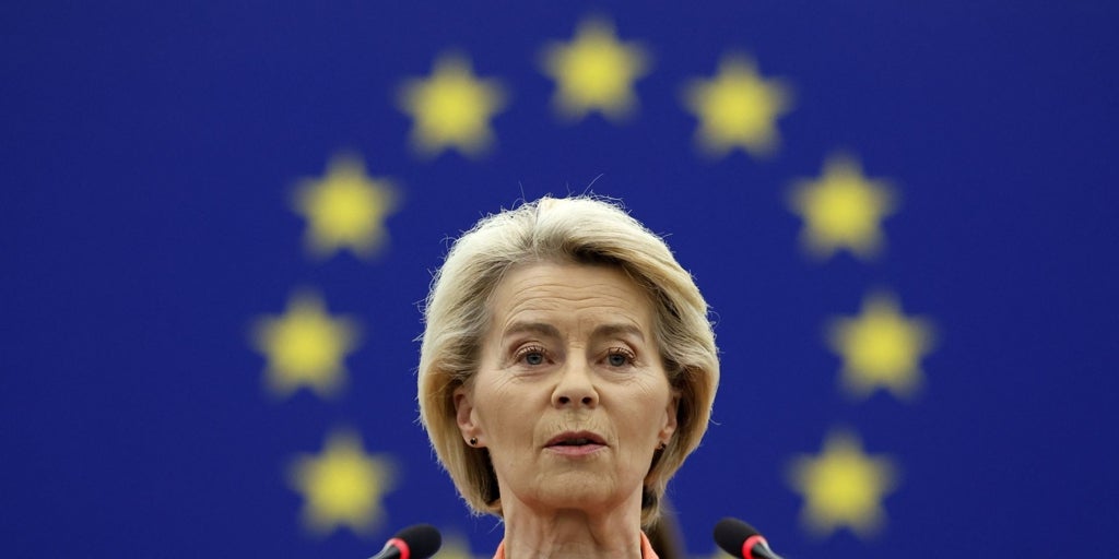 Von der Leyen acusa a los «extremismos» de promover la moción de censura