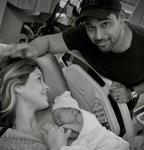Wilmer Valderrama le dio la bienvenida a su segundo hijo