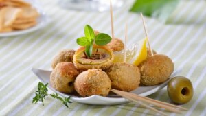 cómo hacer con un bote de olivas un snack delicioso y casero