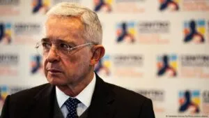 declaran culpable de soborno al expresidente Uribe – DW – 28/07/2025