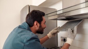 el sencillo truco para limpiar la grasa de la campana extractora sin hacer nada