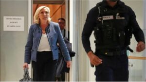 la Policía allanó la sede del partido de Marine Le Pen