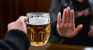 la caída de las ventas de cerveza antes del verano hunde su acción un 8%