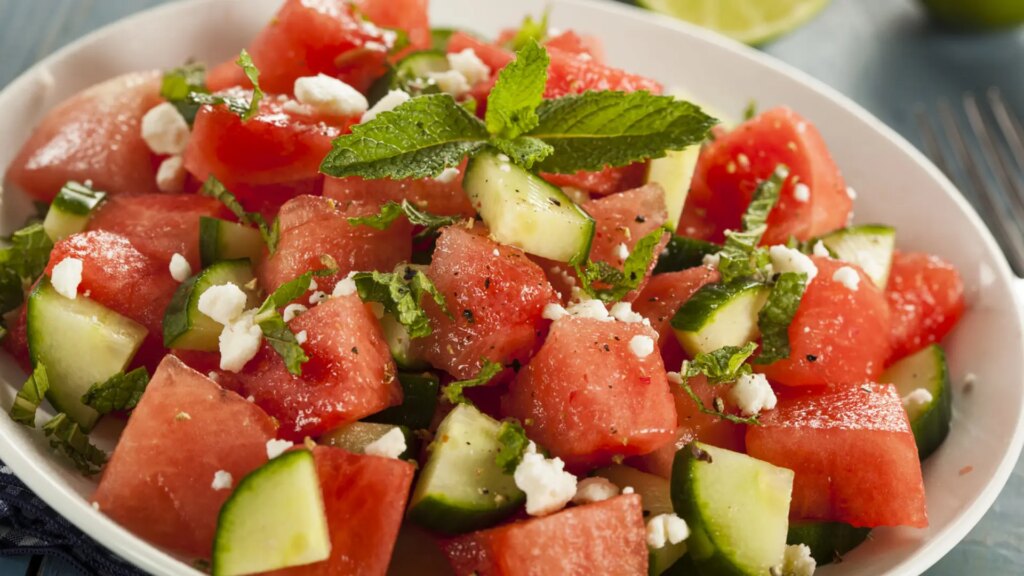 la ensalada ideal para una cena ligera de verano y que lleva solo 3 ingredientes
