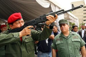 misiles, drones israelíes y los kalashnikov rusos soñados por Chávez