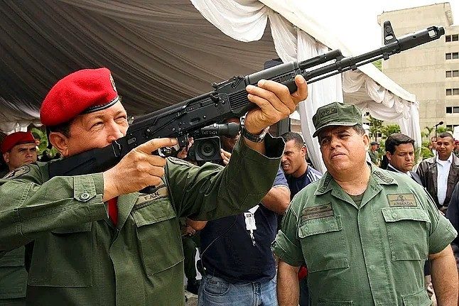 misiles, drones israelíes y los kalashnikov rusos soñados por Chávez