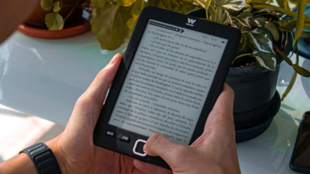 por 56 euros puedes comprar un lector de 'ebooks' en Amazon
