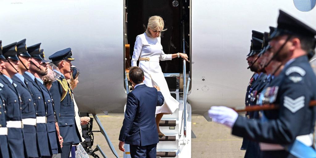 rechazó la ayuda del presidente francés al bajarse del avión en su visita a Reino Unido