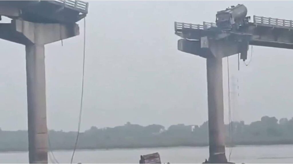 se derrumbó un puente y murieron nueve personas