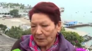 una abuela llevó a su nieto a la costa del Pacífico para conocer el tsunami
