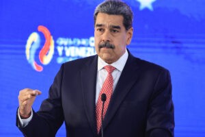 ¿Contra las cuerdas? El llamado desesperado de Maduro para recibir financiamiento extranjero
