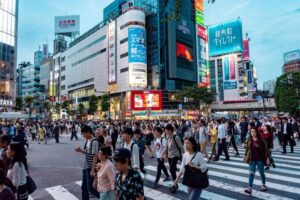 ¿Está aumentando o disminuyendo la diversidad genética humana?