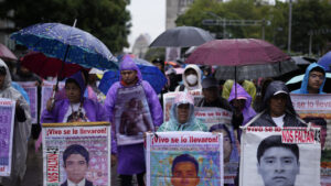 ¿Retorno a la ‘verdad oficial’?: Padres de los 43 de Ayotzinapa sostienen quinta reunión con Sheinbaum