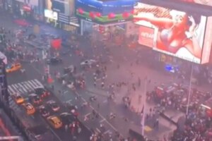 Un adolescente abre fuego y hiere a tres personas en Times Square, en Nueva York | elmundo.es