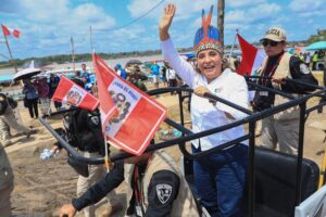 Dina Boluarte visita Santa Rosa en medio de la disputa con Colombia en el Amazonas