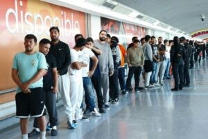 319 migrantes llegaron al país tras ser deportados desde EEUU