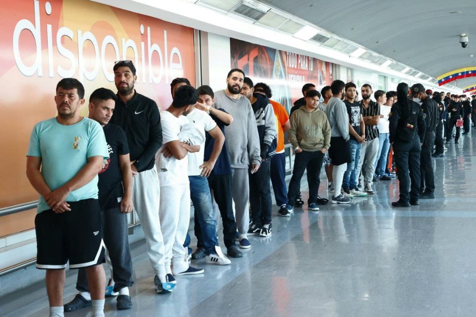 319 migrantes llegaron al país tras ser deportados desde EEUU
