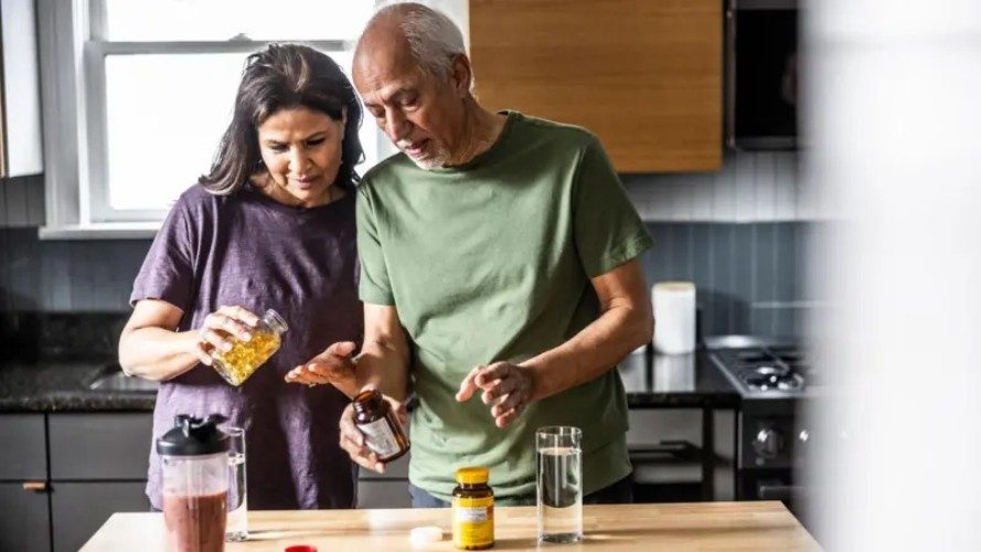 5 cosas que una nutricionista recomienda antes de empezar a tomar suplementos alimenticios -