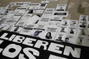807 presos políticos en Venezuela tras excarcelaciones y nuevos arrestos