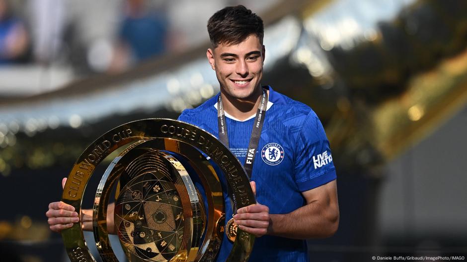 Aarón Anselmino llega cedido al Borussia Dortmund – DW – 27/08/2025